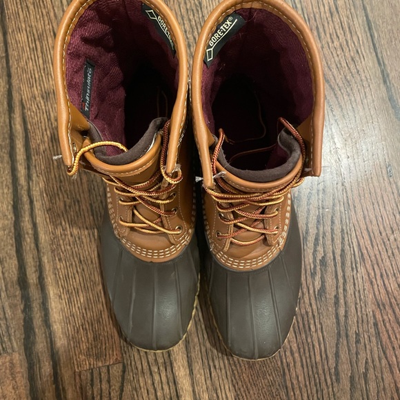 Women's Bean Boots, 8" Gore-Tex/Thinsulate Size 10 - Picture 9 of 10